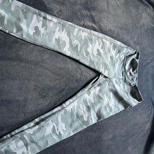 brand danskin size small army colored leggings no holes